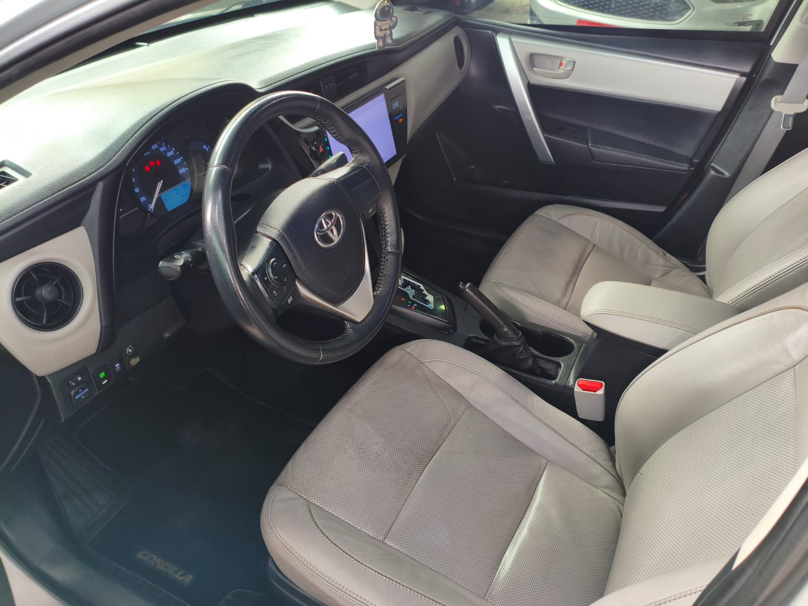 Toyota COROLLA GLI UPPER 2018 — foto 10